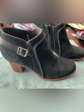Clark’s Booties Women’s Size 9